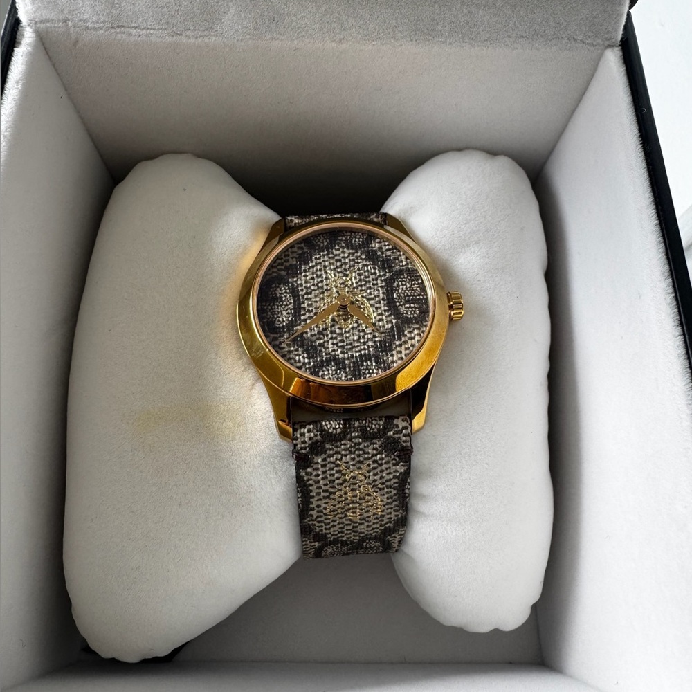 Unisex Gucci watch